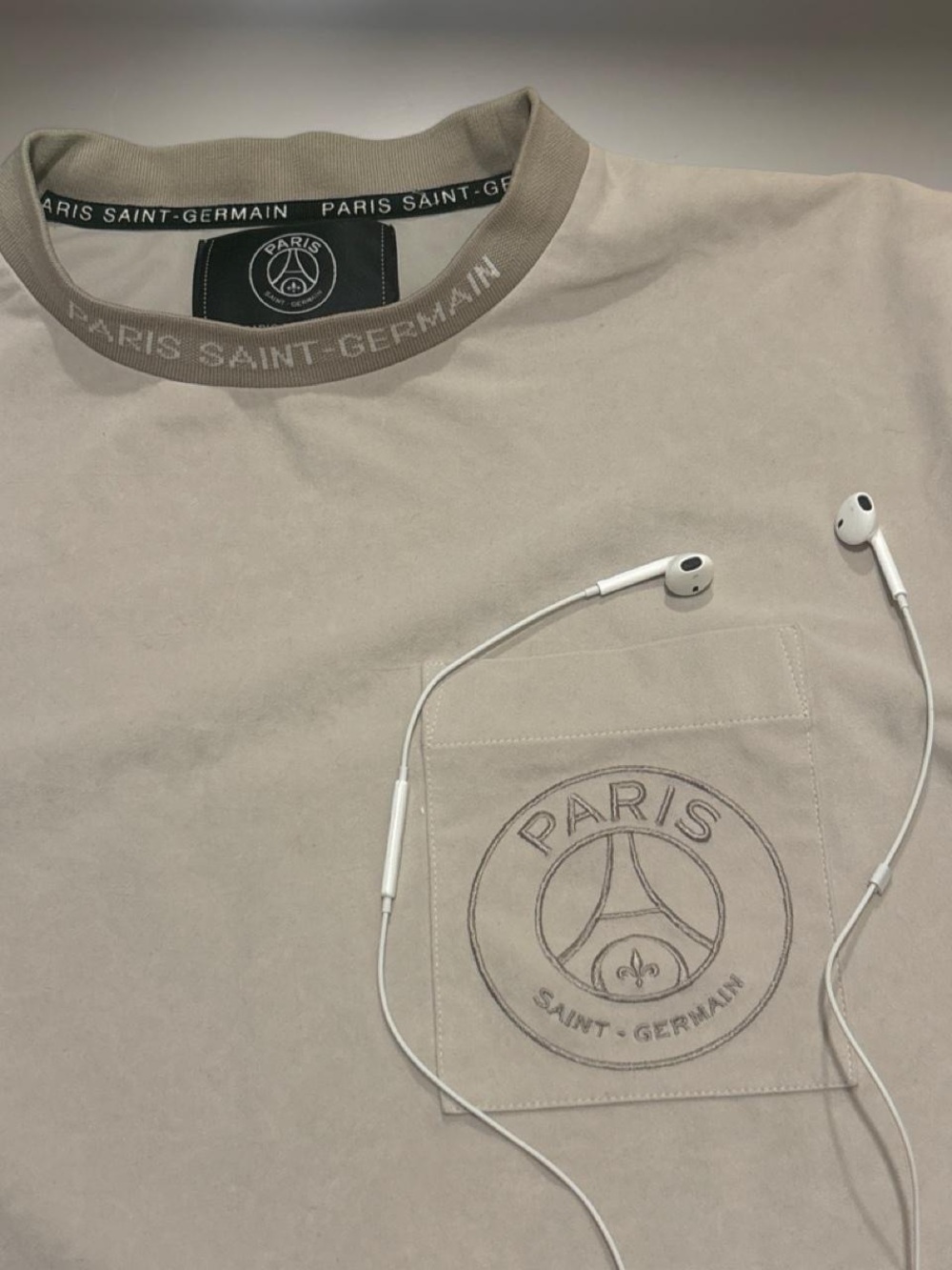 Wired Earbuds in White - Comfortable Stereo Headphones